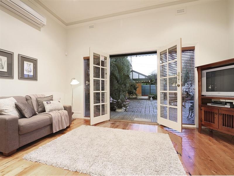 27 Rosstown Road, Carnegie VIC 3163