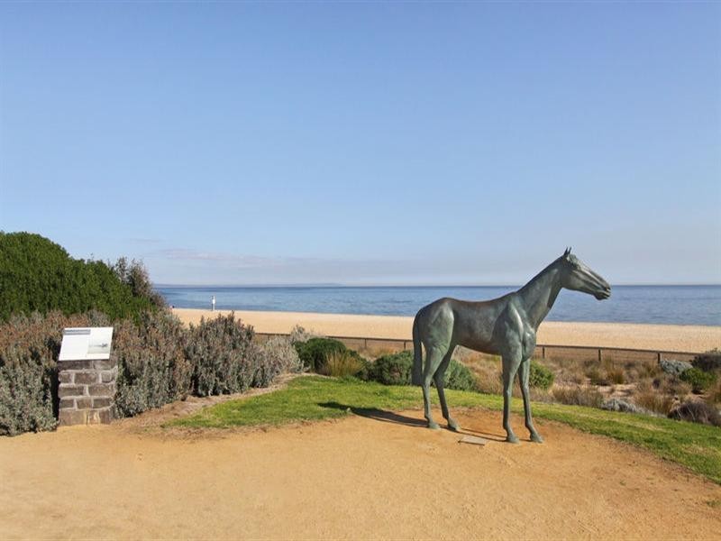 11 Bay Street, Parkdale VIC 3195