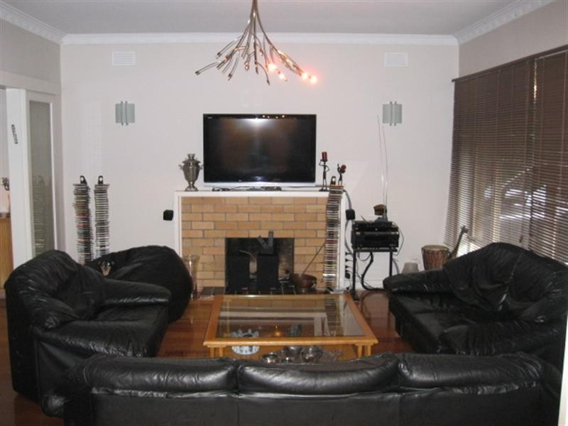 2 Elimatta Road, Carnegie VIC 3163