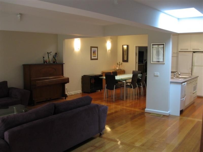 2 Elimatta Road, Carnegie VIC 3163