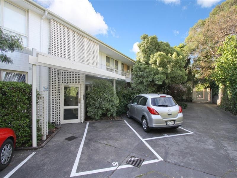 2/2 Tattenham Street, Caulfield East VIC 3145