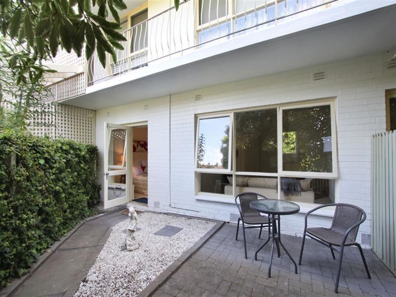 2/2 Tattenham Street, Caulfield East VIC 3145