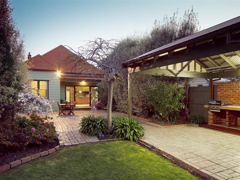 27 Rosstown Road, Carnegie VIC 3163