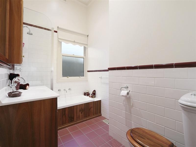 27 Rosstown Road, Carnegie VIC 3163