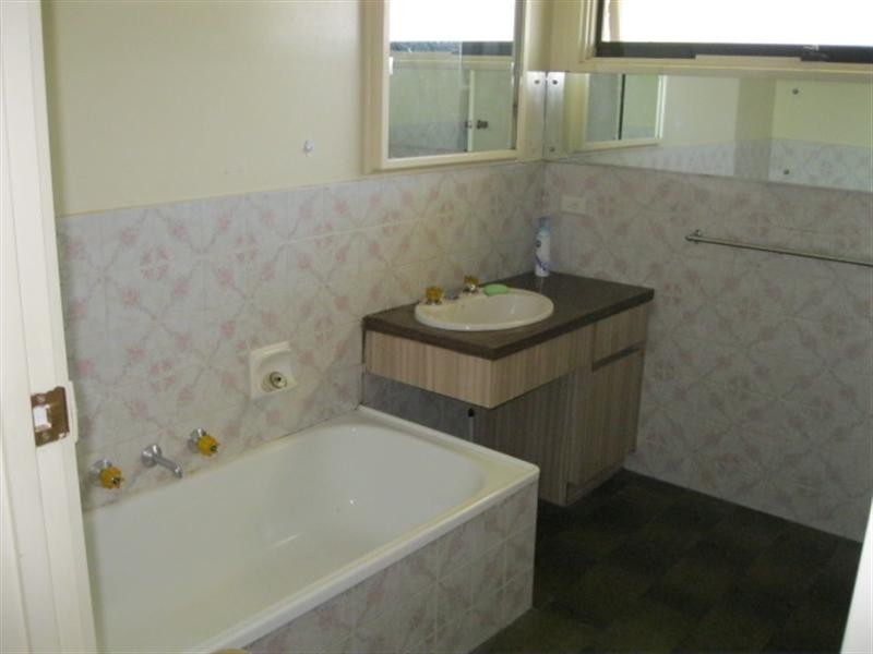 4 Irving Avenue, Murrumbeena VIC 3163