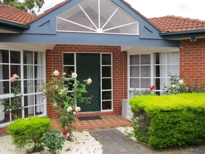 2/2 Porter Road, Carnegie VIC 3163