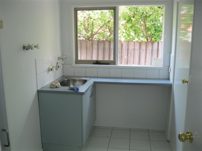 2/2 Porter Road, Carnegie VIC 3163