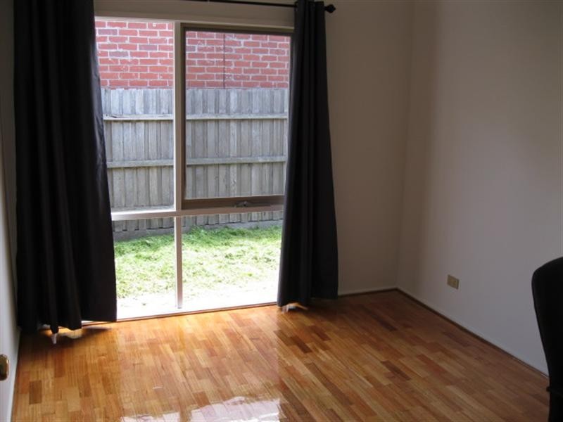 2/2 Porter Road, Carnegie VIC 3163
