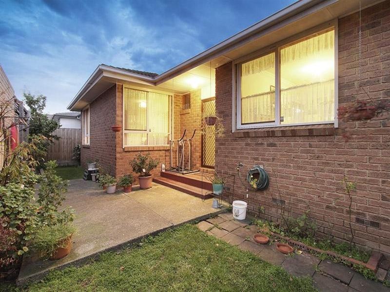 2/5 Coorigil Road, Carnegie VIC 3163