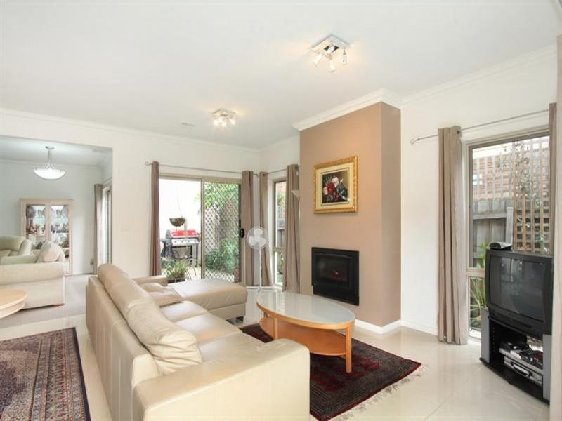 2/34 Turner Avenue, Glen Huntly VIC 3163