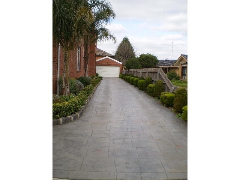 2/8 Bletchley Road, Hughesdale VIC 3166