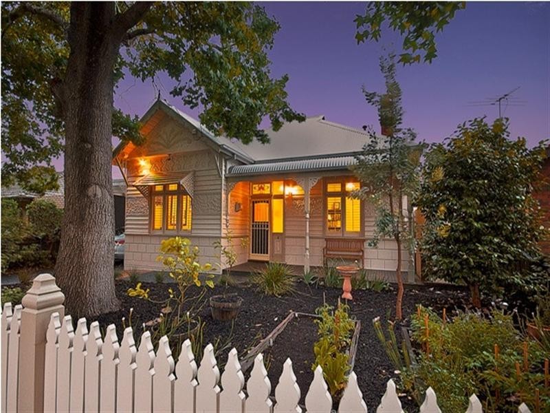 19 COSY GUM ROAD,, Carnegie VIC 3163