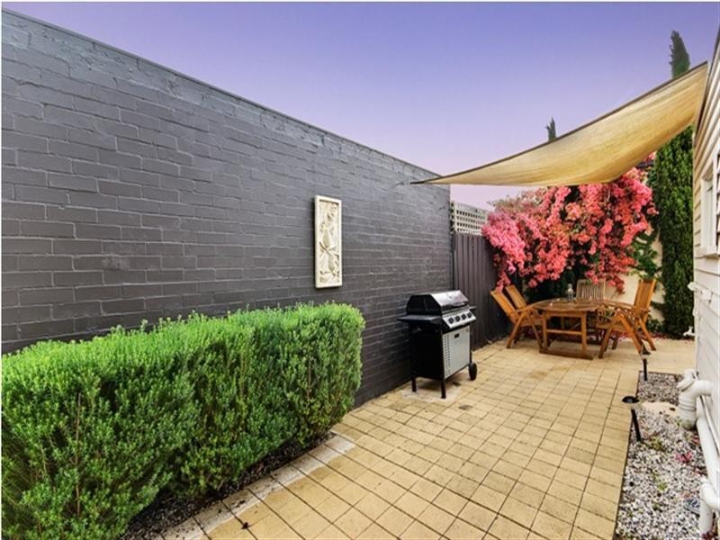 19 COSY GUM ROAD,, Carnegie VIC 3163