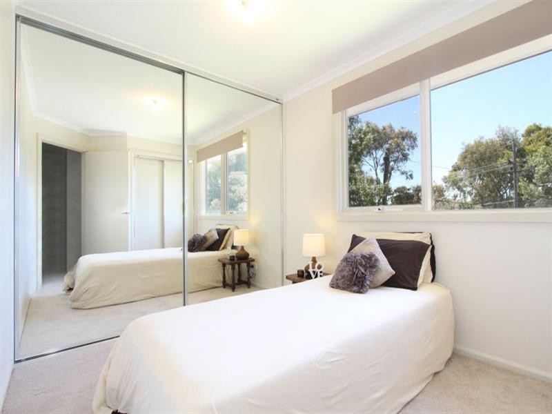 1/32 Hawthorn Road, Burwood East VIC 3151