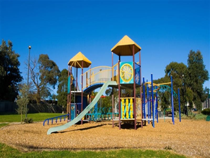 1-2/18 Railway Parade, Chadstone VIC 3148