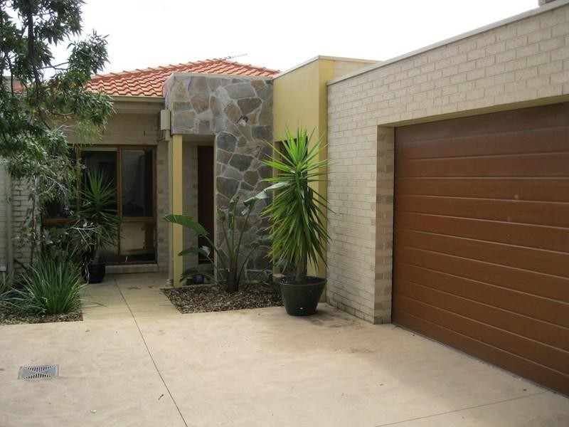 2/243 GRANGE Road, Ormond VIC 3204