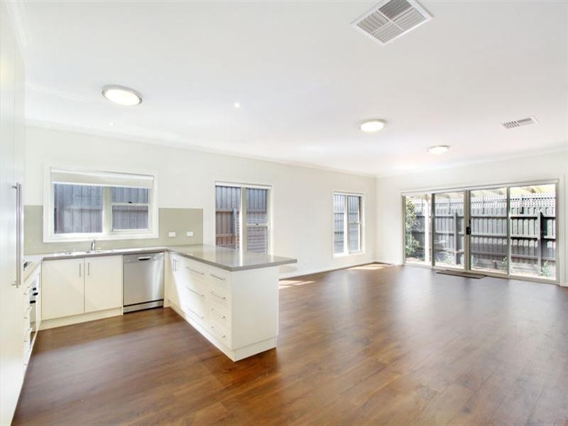 4/10 Omama Road, Murrumbeena VIC 3163