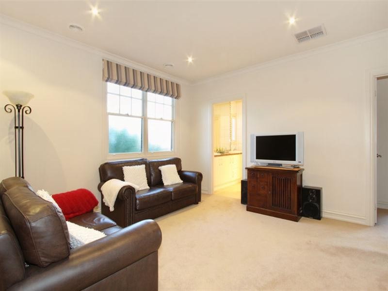 53 Golf Links Avenue, Oakleigh VIC 3166