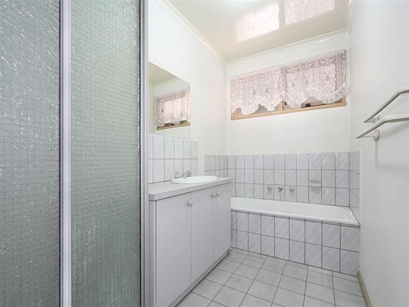 16 Rozzy Parade, Narre Warren VIC 3805