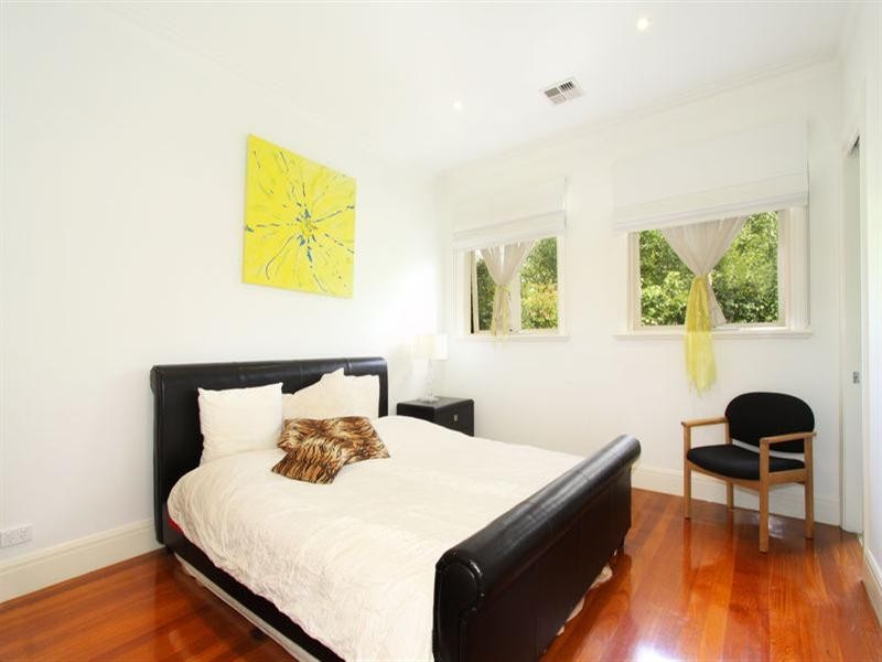 2 McPherson Avenue, Carnegie VIC 3163