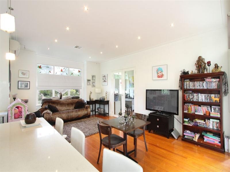 2 McPherson Avenue, Carnegie VIC 3163