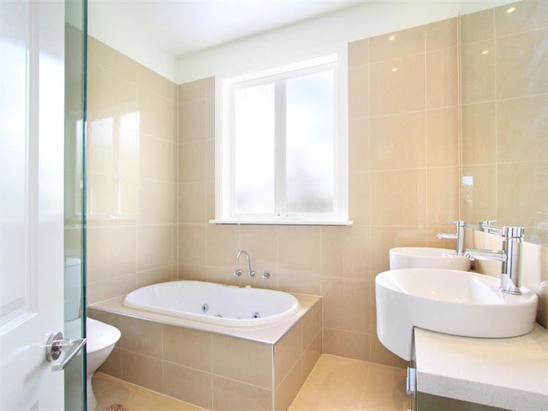 2 McPherson Avenue, Carnegie VIC 3163