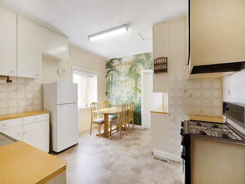 27 Wallace Avenue, Murrumbeena VIC 3163