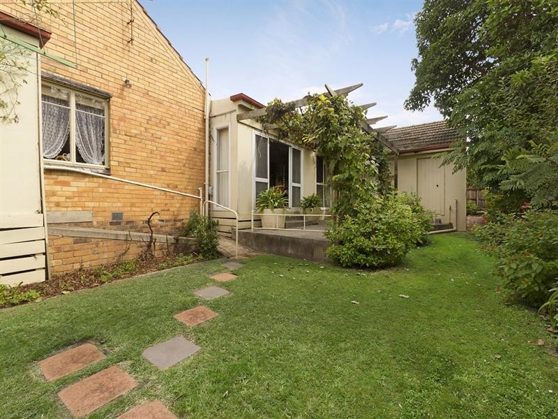 27 Wallace Avenue, Murrumbeena VIC 3163