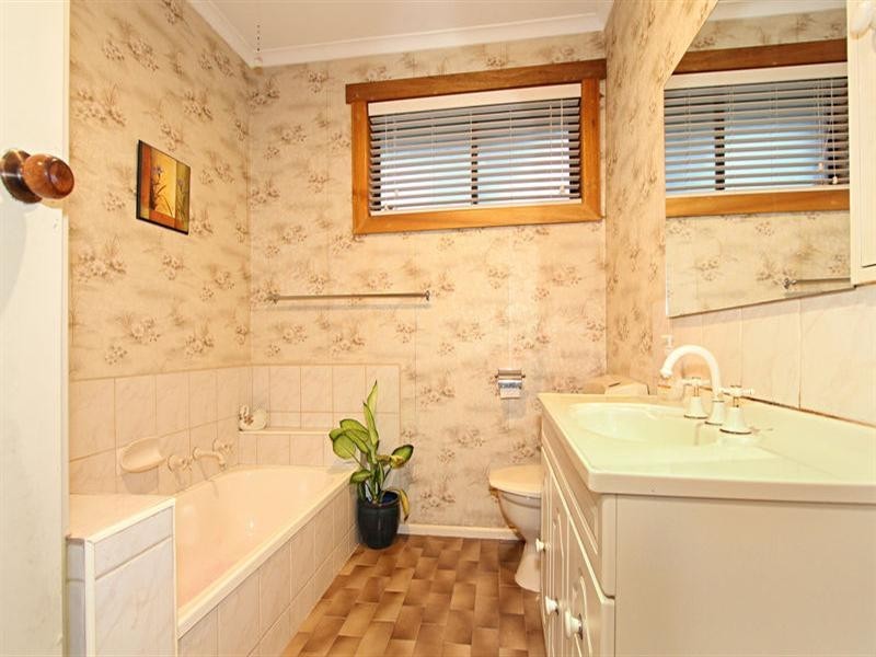 16 Robert Street, Chadstone VIC 3148