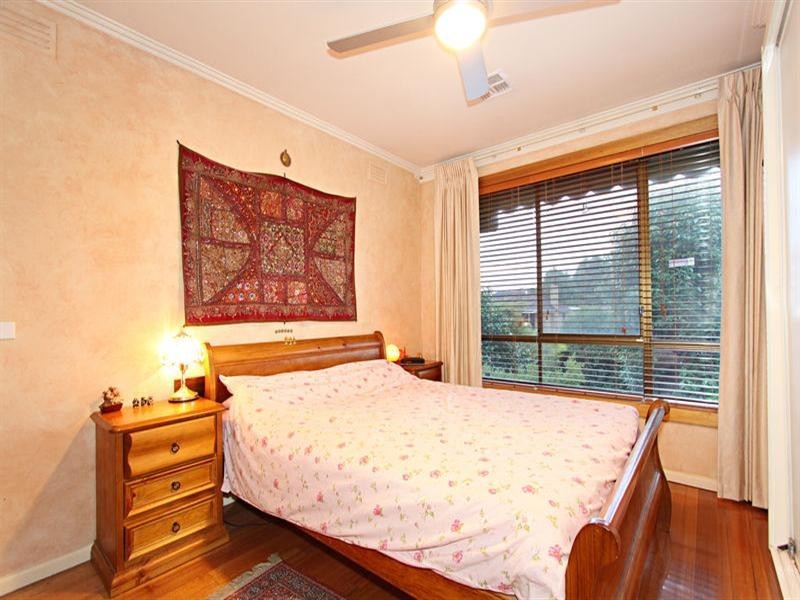16 Robert Street, Chadstone VIC 3148