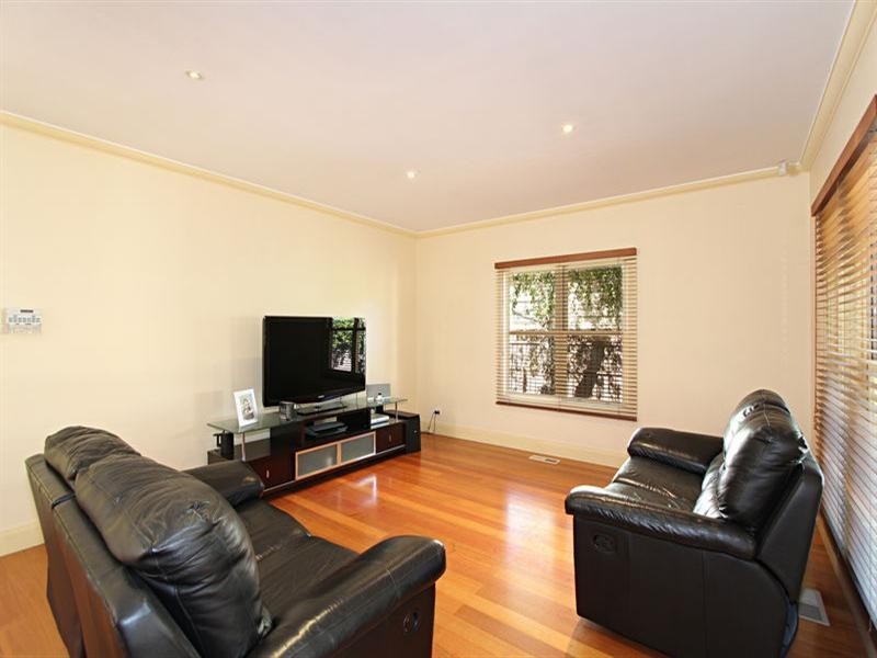 15 Dalston Road, Hughesdale VIC 3166