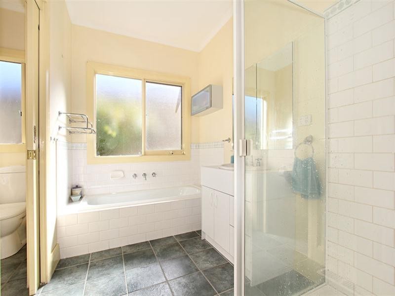 15 Dalston Road, Hughesdale VIC 3166