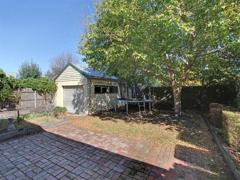 15 Dalston Road, Hughesdale VIC 3166