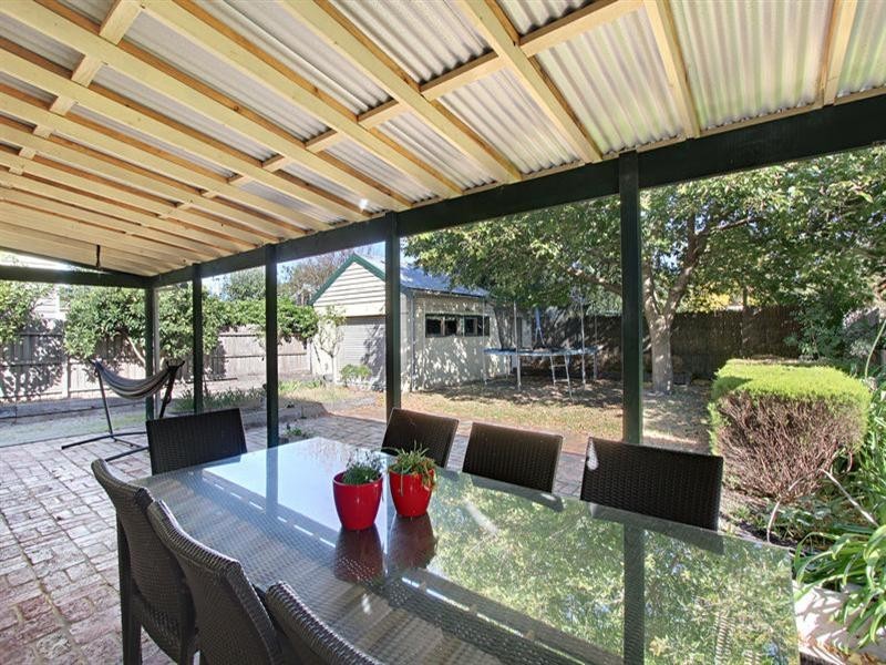 15 Dalston Road, Hughesdale VIC 3166