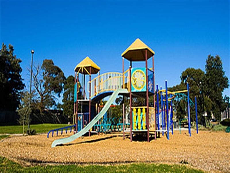 1-2/18 Railway Parade, Chadstone VIC 3148