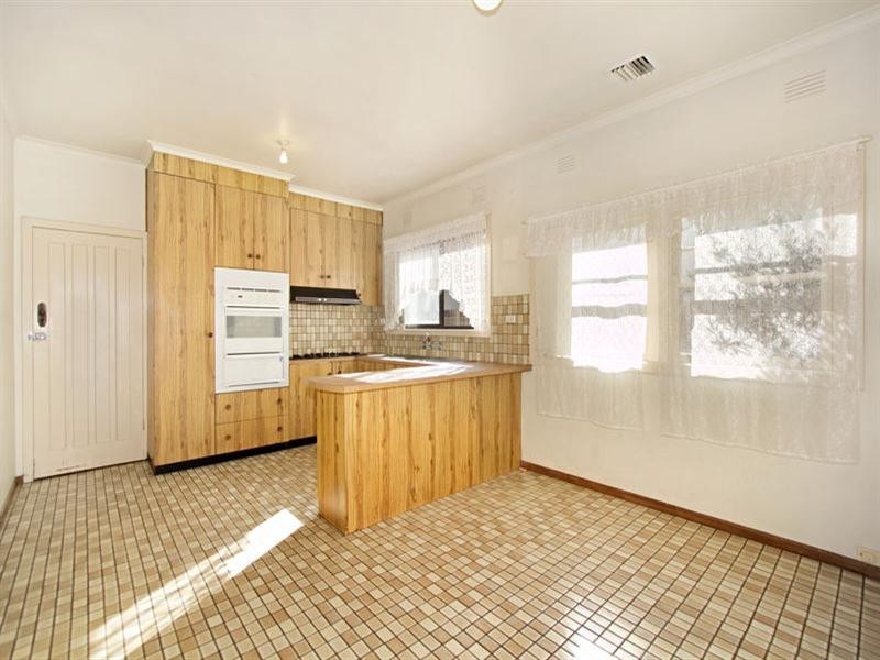 24 Henty Street, Murrumbeena VIC 3163