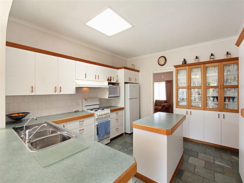 17 Koonawarra Street, Clayton VIC 3168