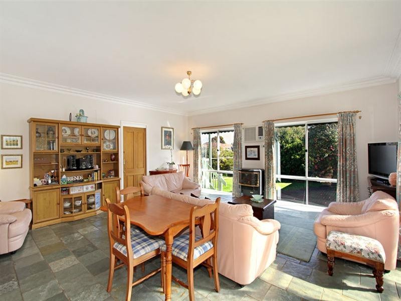 17 Koonawarra Street, Clayton VIC 3168