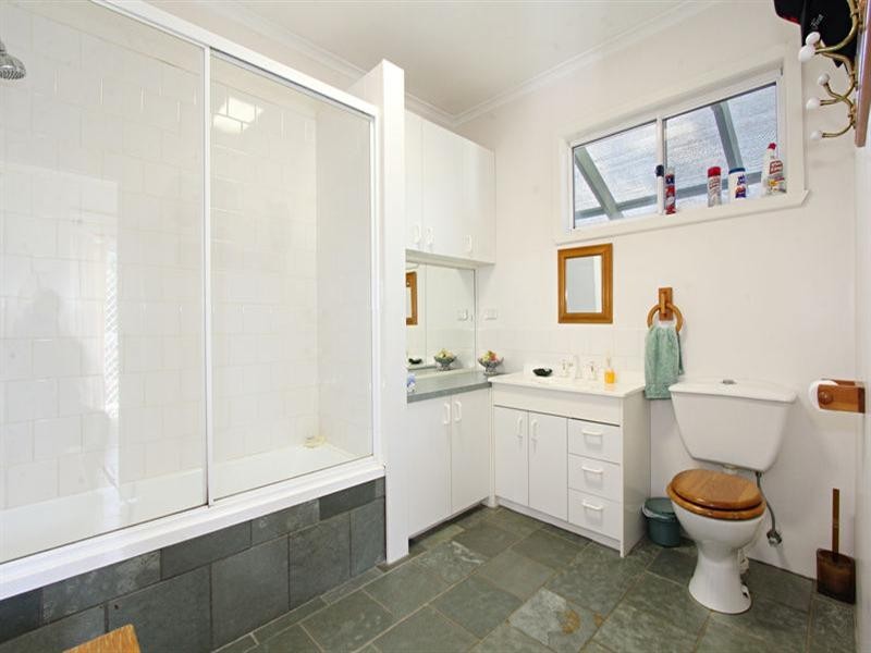 17 Koonawarra Street, Clayton VIC 3168