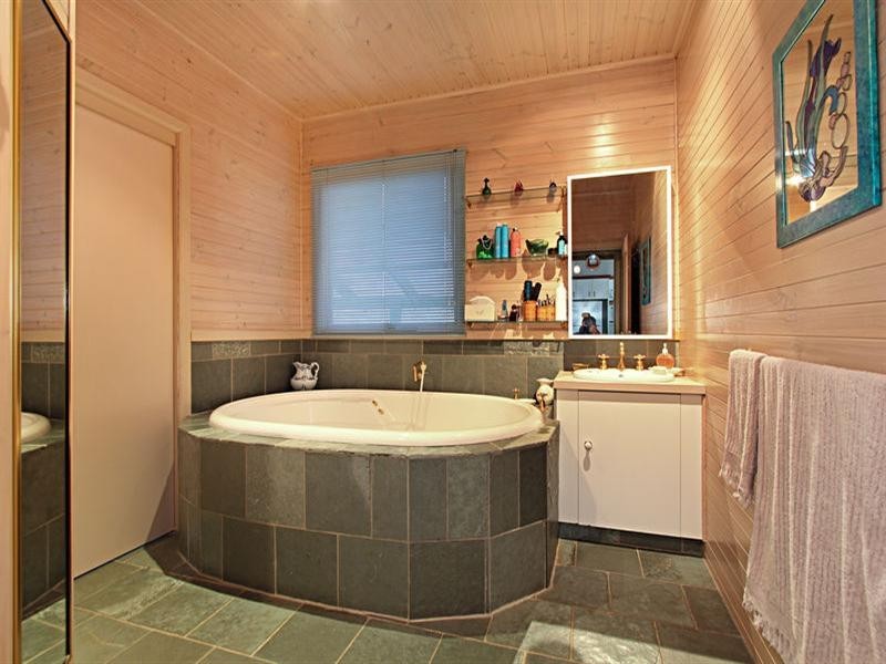 17 Koonawarra Street, Clayton VIC 3168