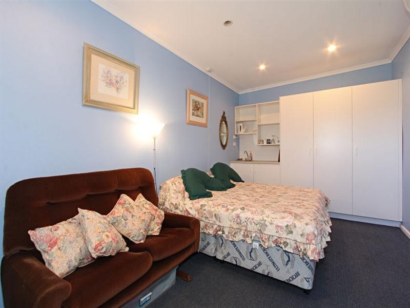 17 Koonawarra Street, Clayton VIC 3168