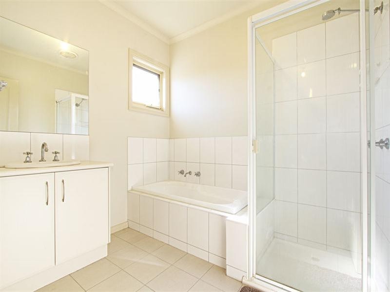 3/12 Surrey Crescent, Oakleigh East VIC 3166