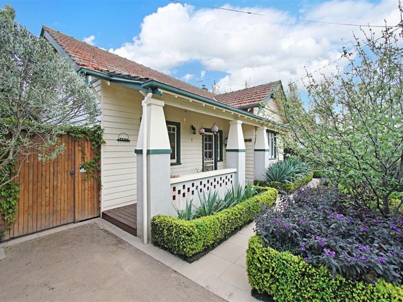 9 Camden Road, Hughesdale VIC 3166