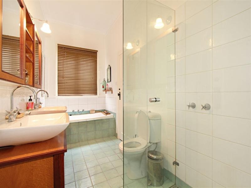 9 Camden Road, Hughesdale VIC 3166