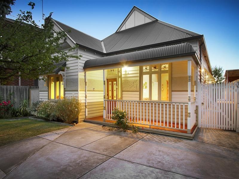 4 Truganini Road, Carnegie VIC 3163
