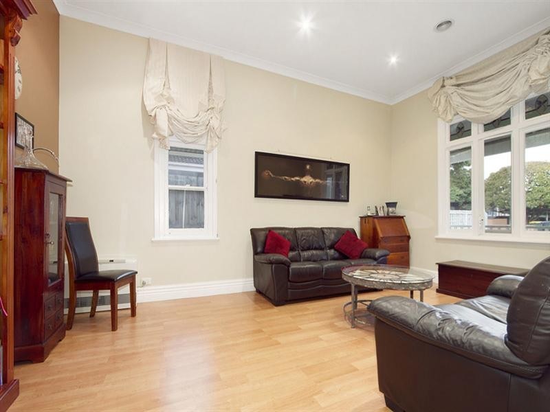 4 Truganini Road, Carnegie VIC 3163