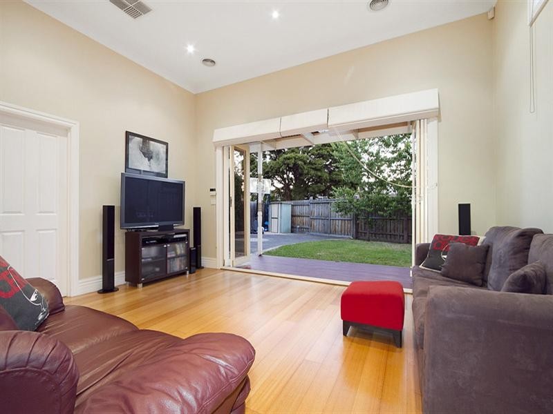 4 Truganini Road, Carnegie VIC 3163