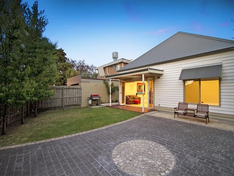 4 Truganini Road, Carnegie VIC 3163