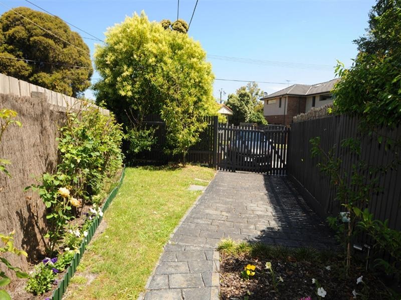 2/24 Rosella Street, Murrumbeena VIC 3163