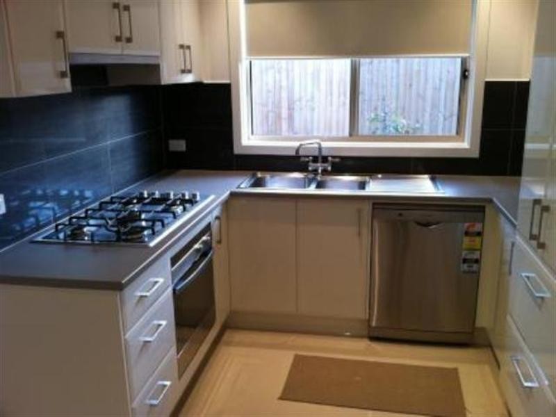 2/11 Surrey Crescent, Oakleigh East VIC 3166